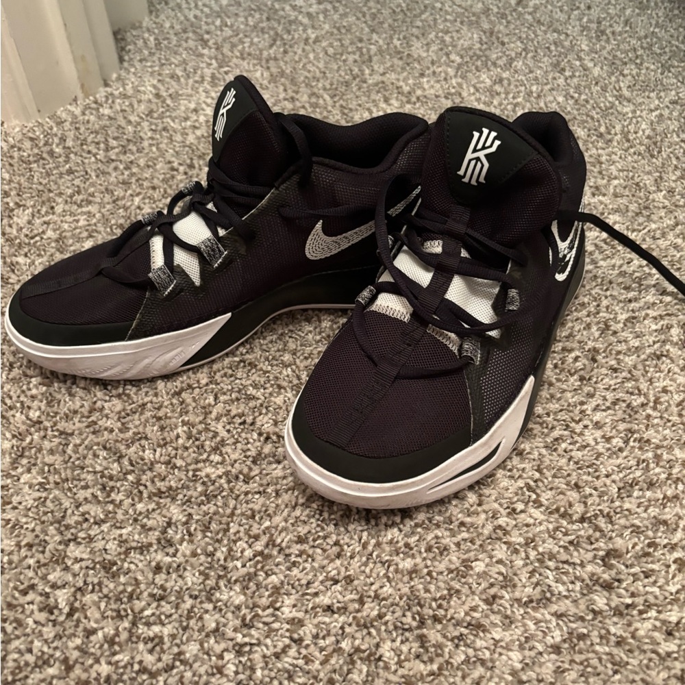 Nike Kyrie Men's Black and White Athletic Shoes